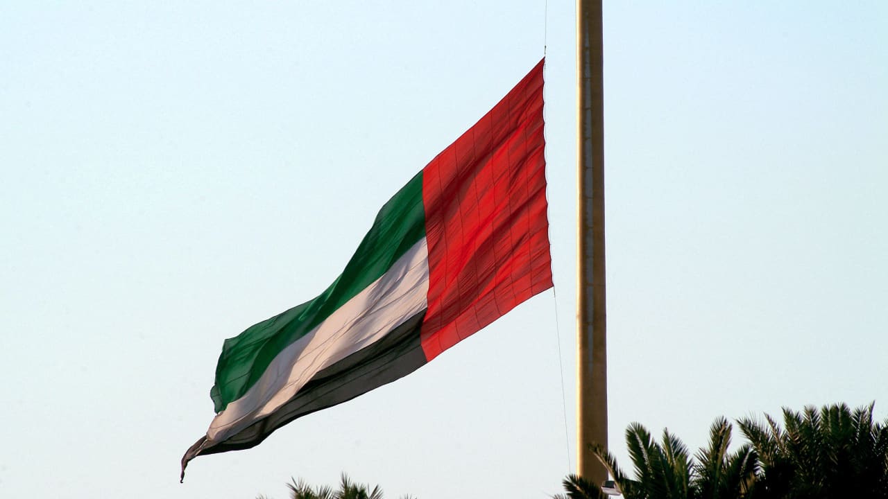 الإمارات.. تظاهر وتجمهر عدد من حملة الجنسية البنغلاديشية والنائب العام يُصدر بيانا