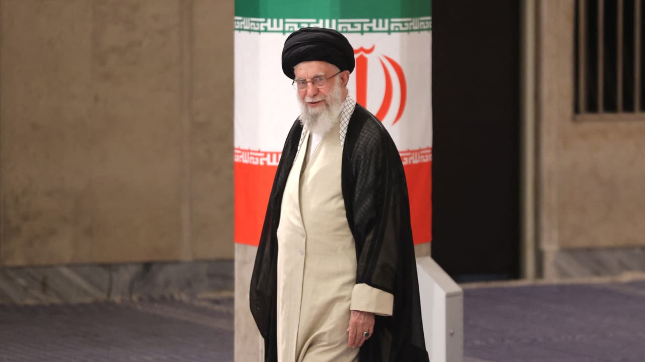 ألقى خطبة الجمعة.. خامنئي: نصرالله قدم خدمة للمنطقة كلها وهجومنا على إسرائيل "أقل جزاء"