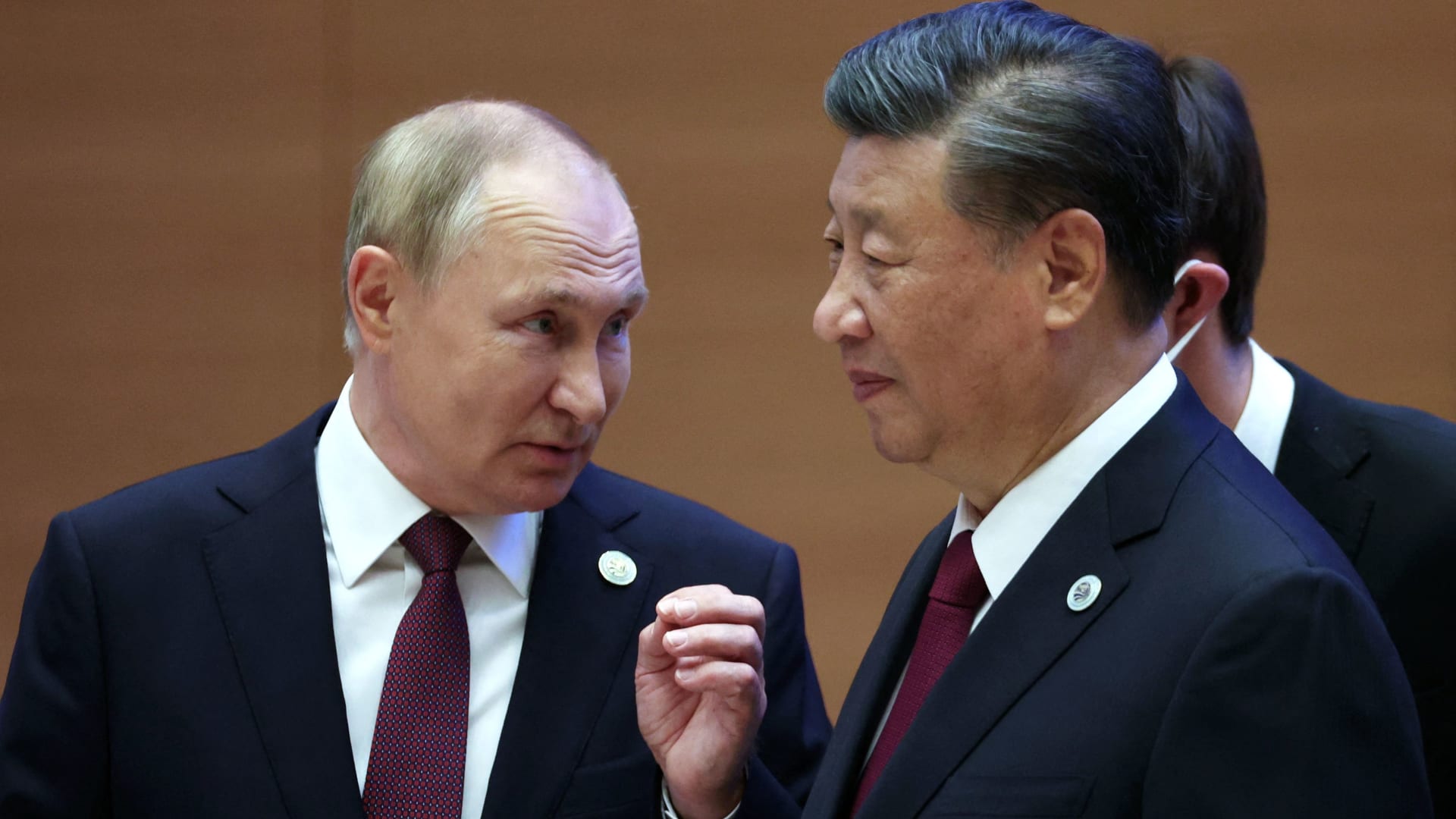 الرئيس الصيني يصف علاقته مع بوتين بـ"الصداقة الأبدية".. بماذا وصفها بوتين؟