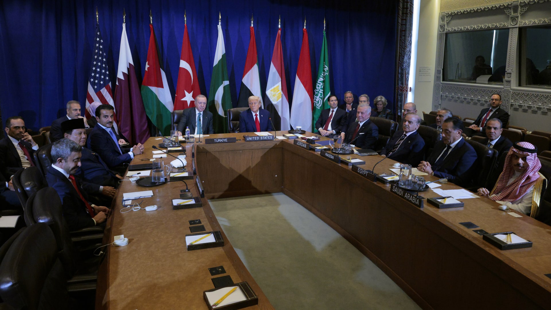 في بيان مشترك.. دول عربية وإسلامية تُرحّب بدعوة ترامب للانضمام إلى "مجلس السلام"