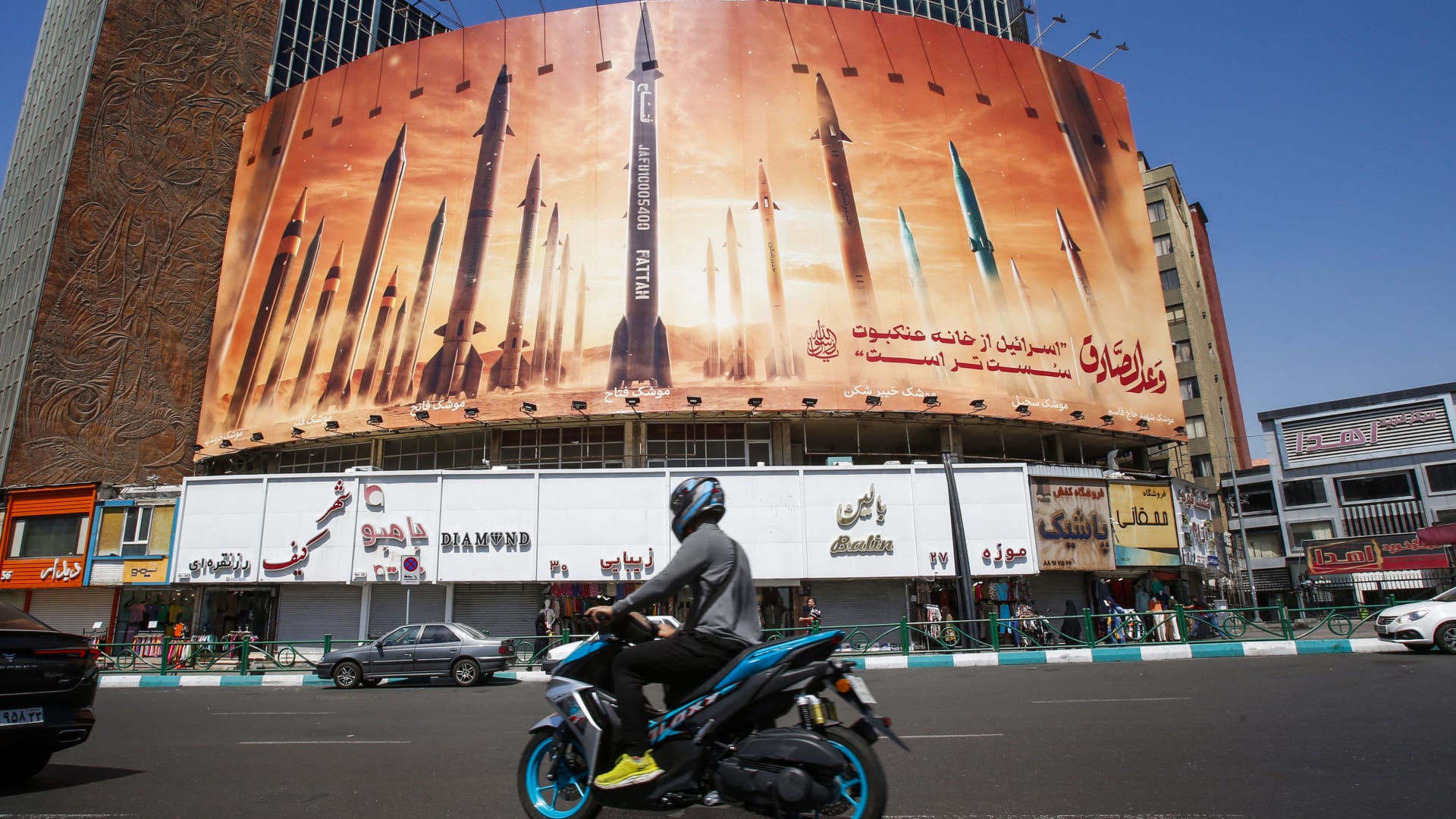 "أضعف لحظات الجمهورية الإسلامية".. ما خيارات إيران للرد على الضربات الإسرائيلية؟