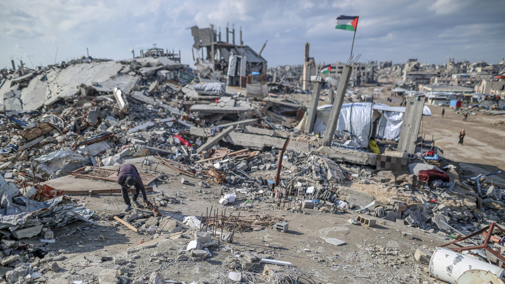 غارة إسرائيلية تقتل 3 صحفيين يعملون مع اللجنة الإغاثية المصرية في غزة