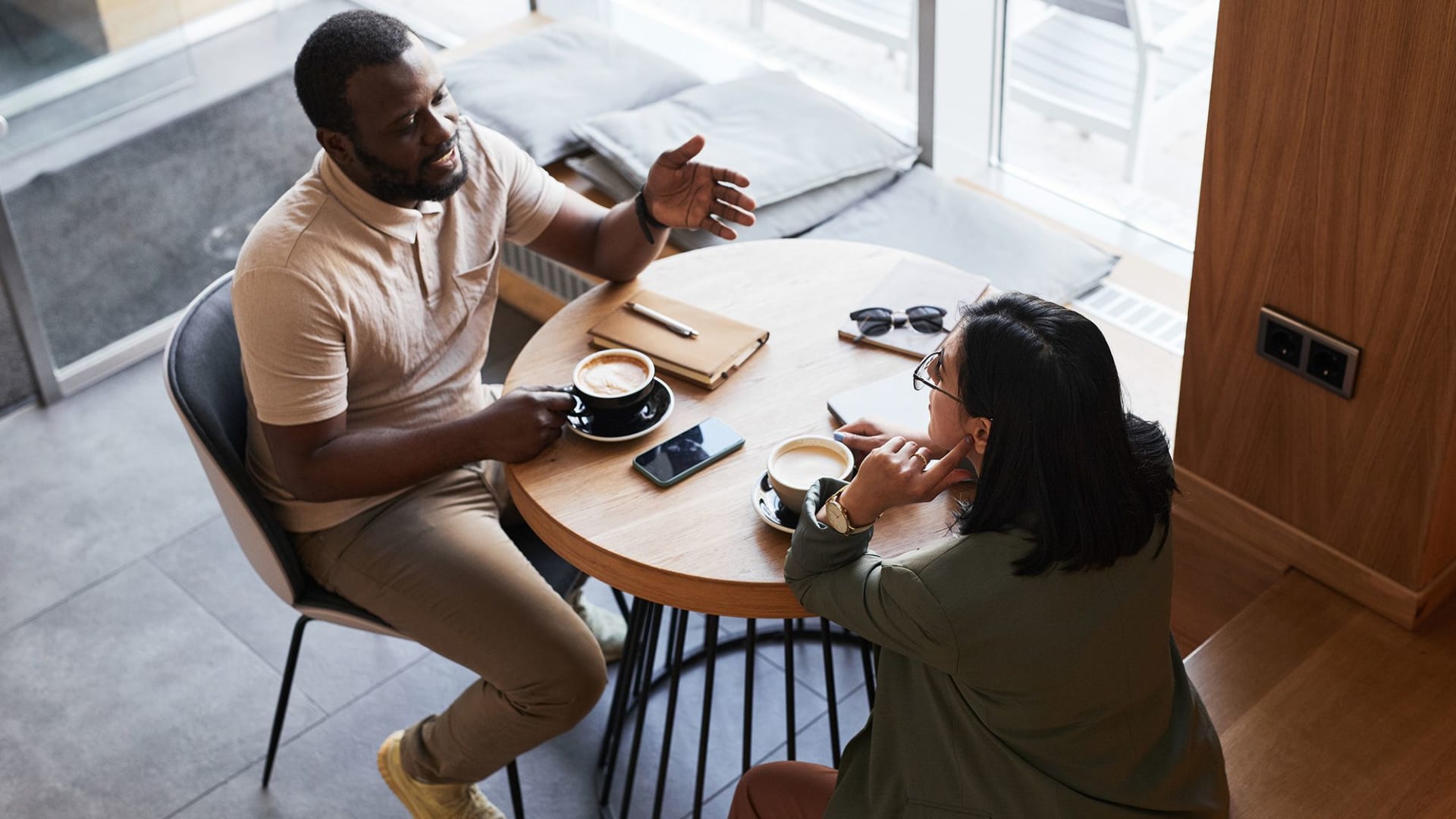 هل يفيد الإفصاح عن مشاعرك وأسرارك أمام صديق؟