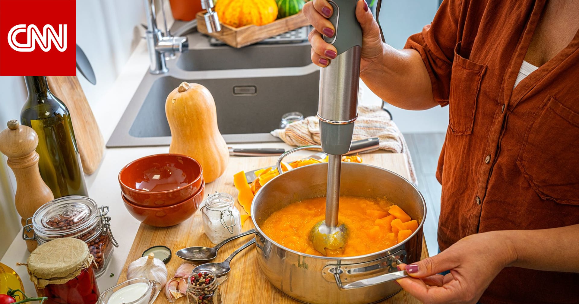 قد يكون الخلاط اليدوي الأداة الأهم في مطبخك 