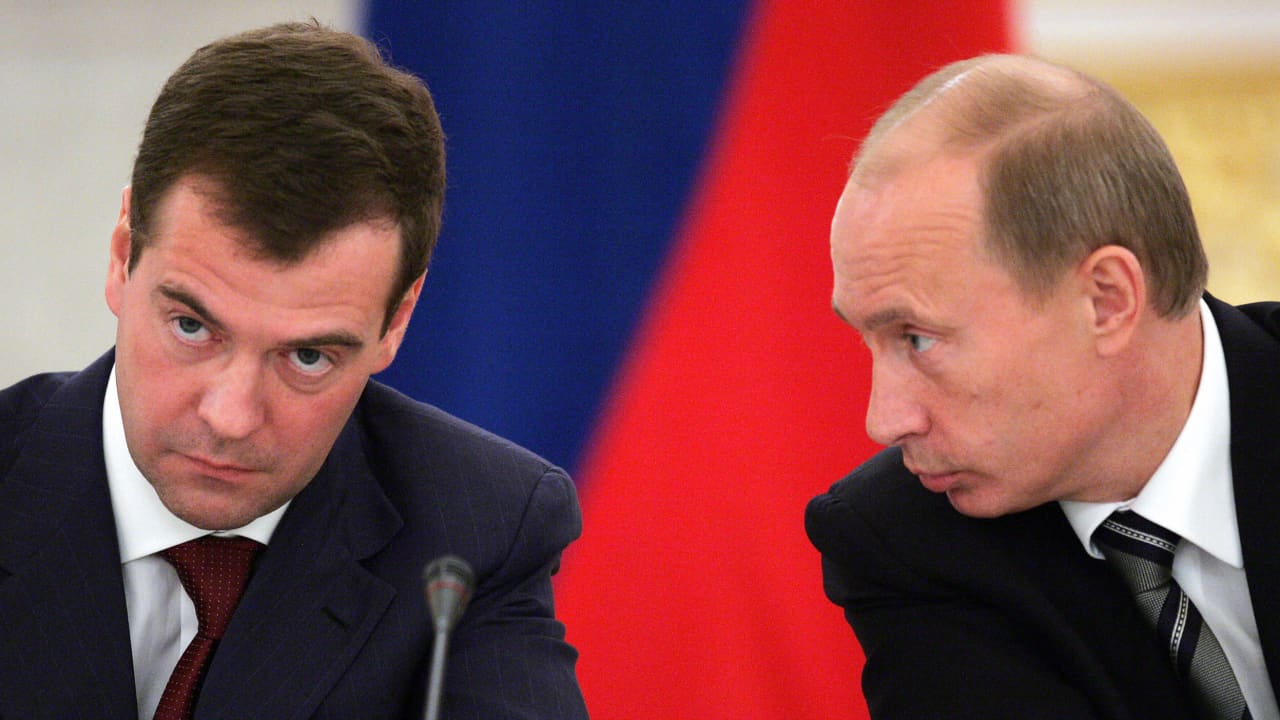 "مزح من العيار الثقيل".. رئيس روسيا السابق يرد على إيلون ماسك حول باخموت وسط تفاعل
