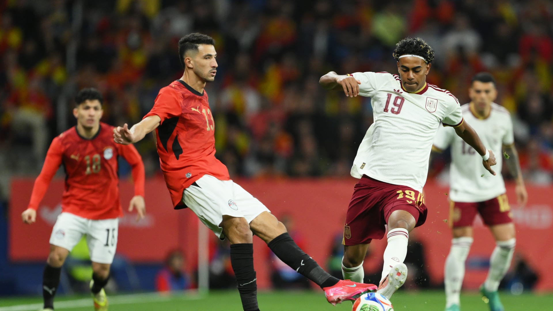 هتافات "معادية للمسلمين" في مباراة مصر وإسبانيا.. ومسؤول رياضي يعلق