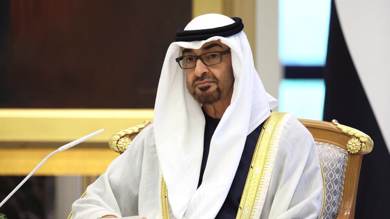 محمد بن زايد: أتمنى للشيخ مشعل الجابر التوفيق والسداد في قيادة الكويت