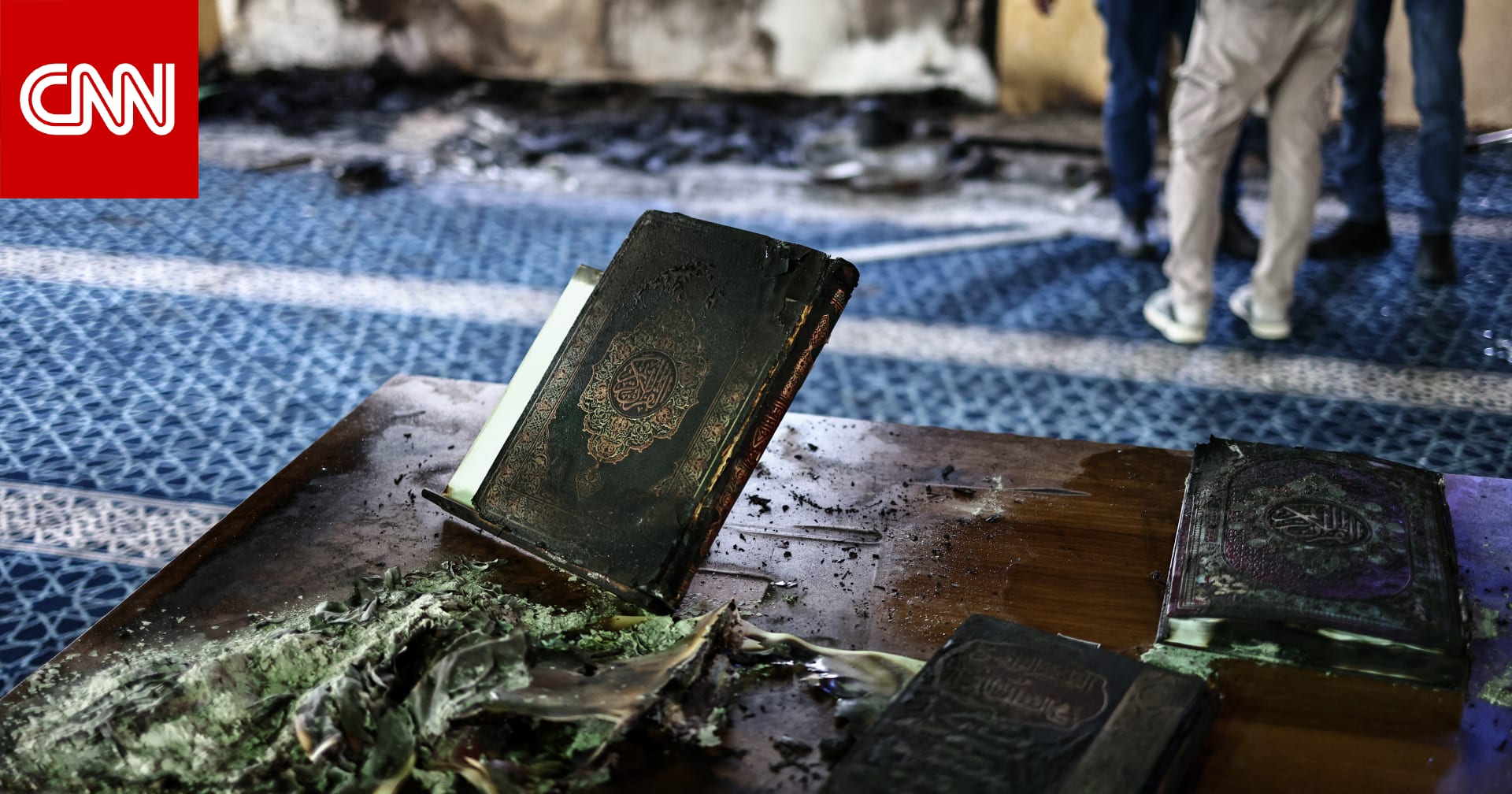 مستوطنون يشعلون النار بمسجد في الضفة الغربية ويكتبون عبارات مسيئة