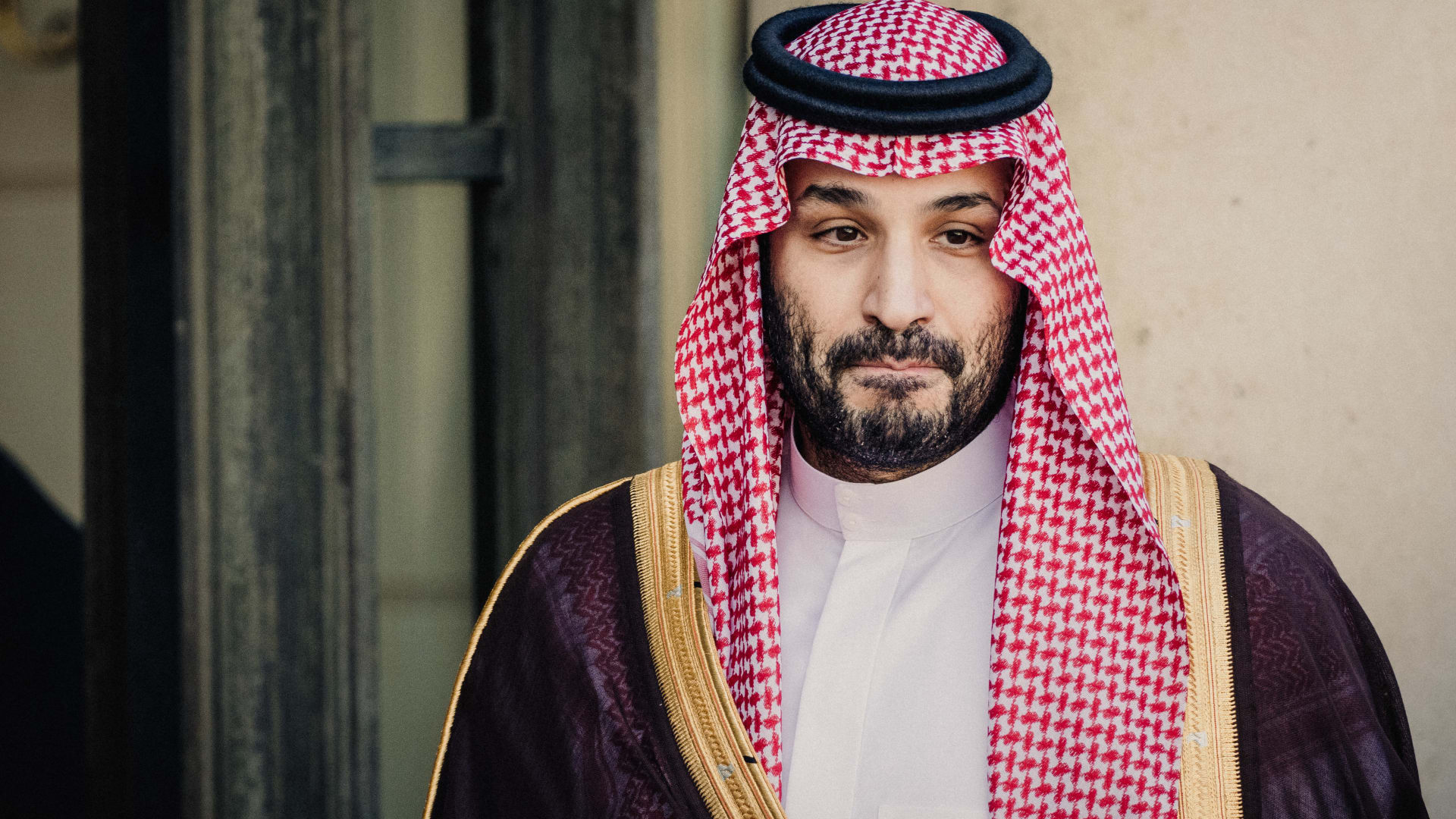 محمد بن سلمان يعزي محمد بن راشد هاتفيا في وفاة شقيقه