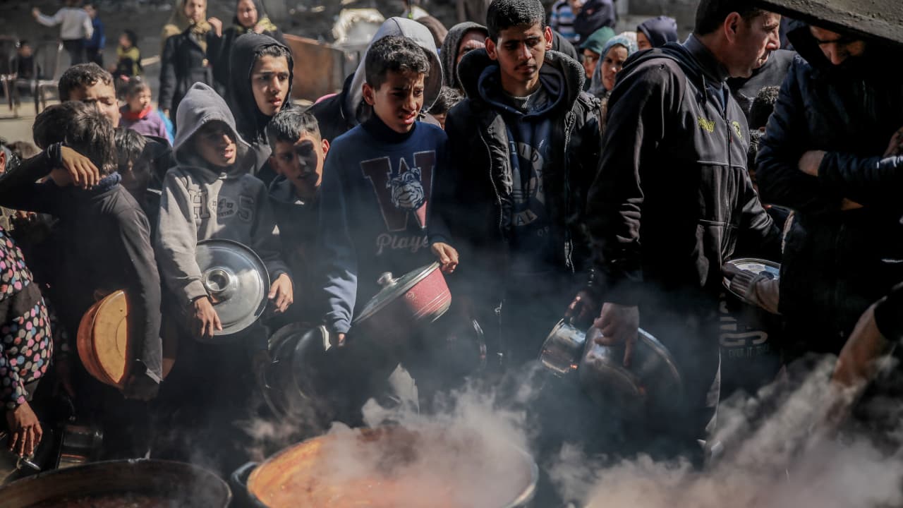 برنامج الأغذية العالمي يحذر من "مجاعة وشيكة" في غزة بحلول مايو