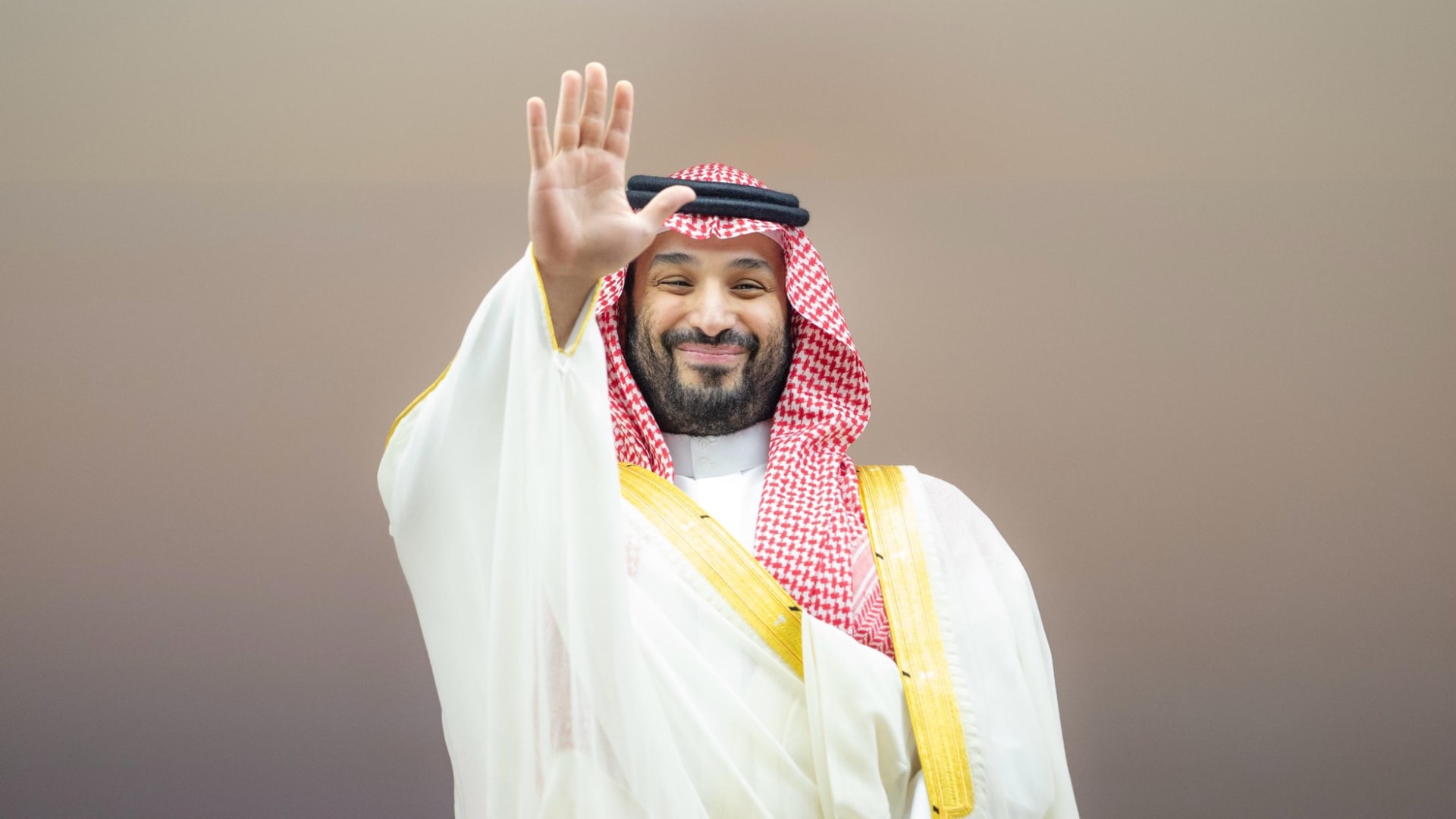 السعودبة.. لقطة بين محمد بن سلمان وبنزيما تشعل تفاعلاً