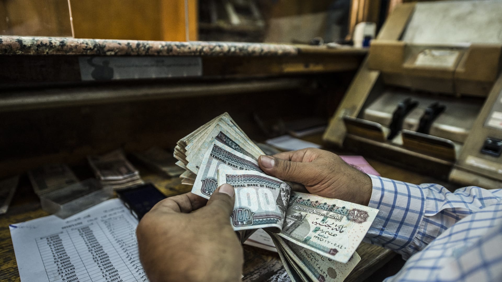 مصر.. "سيستم المعاشات" يثير جدلًا والحكومة تتعهد بحل قريب