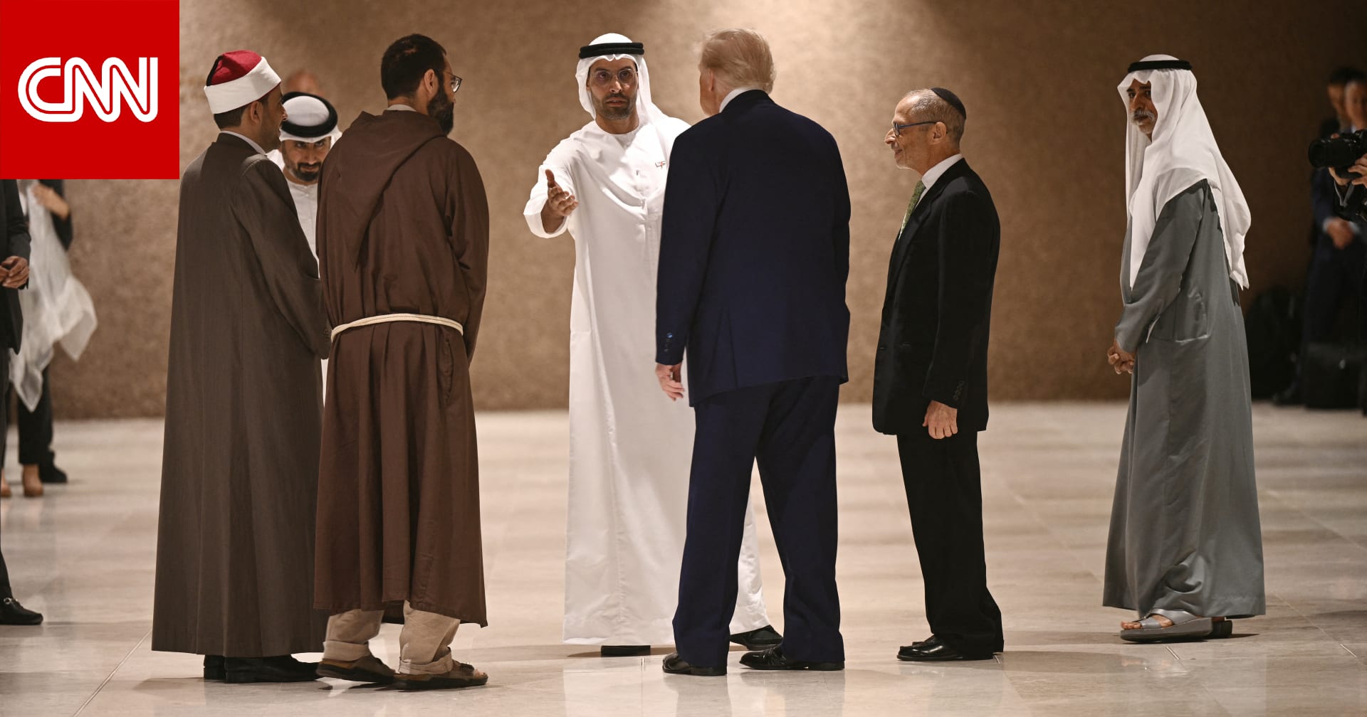 بالصور.. من رافق ترامب بزيارة بيت العائلة الإبراهيمية في أبوظبي؟
