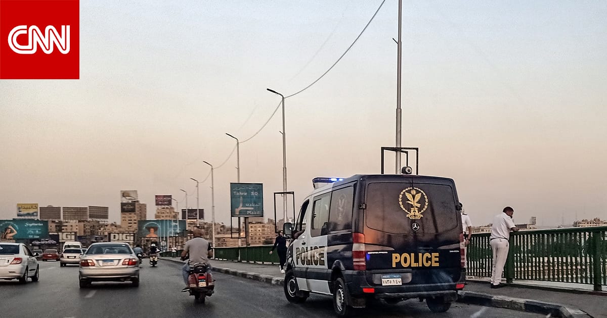 مصر.. بيان من الداخلية بعد فيديو "تعدي ضابط على منادي سيارات"