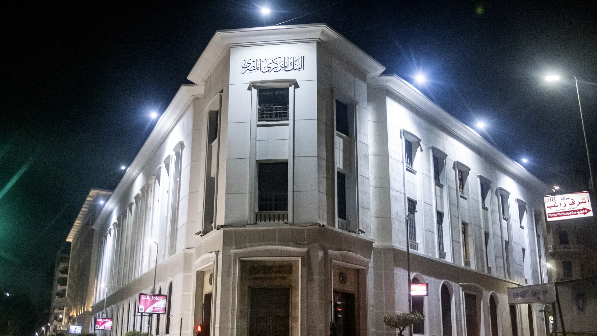 تحويلات المصريين بالخارج تقترب من 30 مليار دولار خلال 10 أشهر بعد القضاء على السوق الموازية للدولار