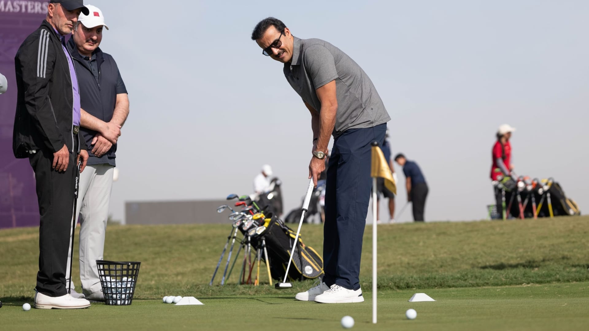 قطر.. تفاعل على ظهور الشيخ تميم بن حمد وهو يلعب الغولف في اليوم الرياضي