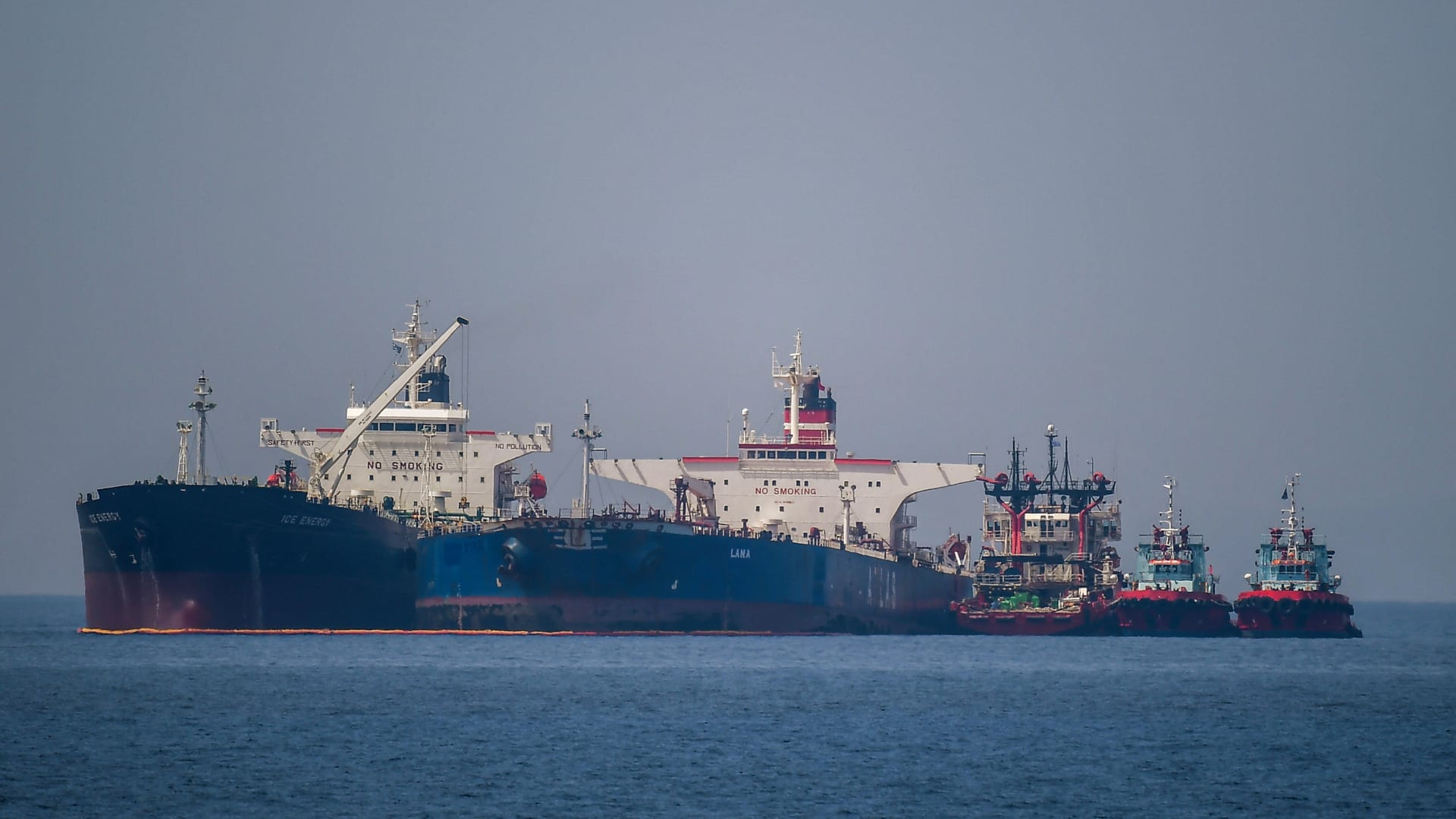 عقوبات أمريكية جديدة على كيانات على صلة بصادرات النفط الإيراني
