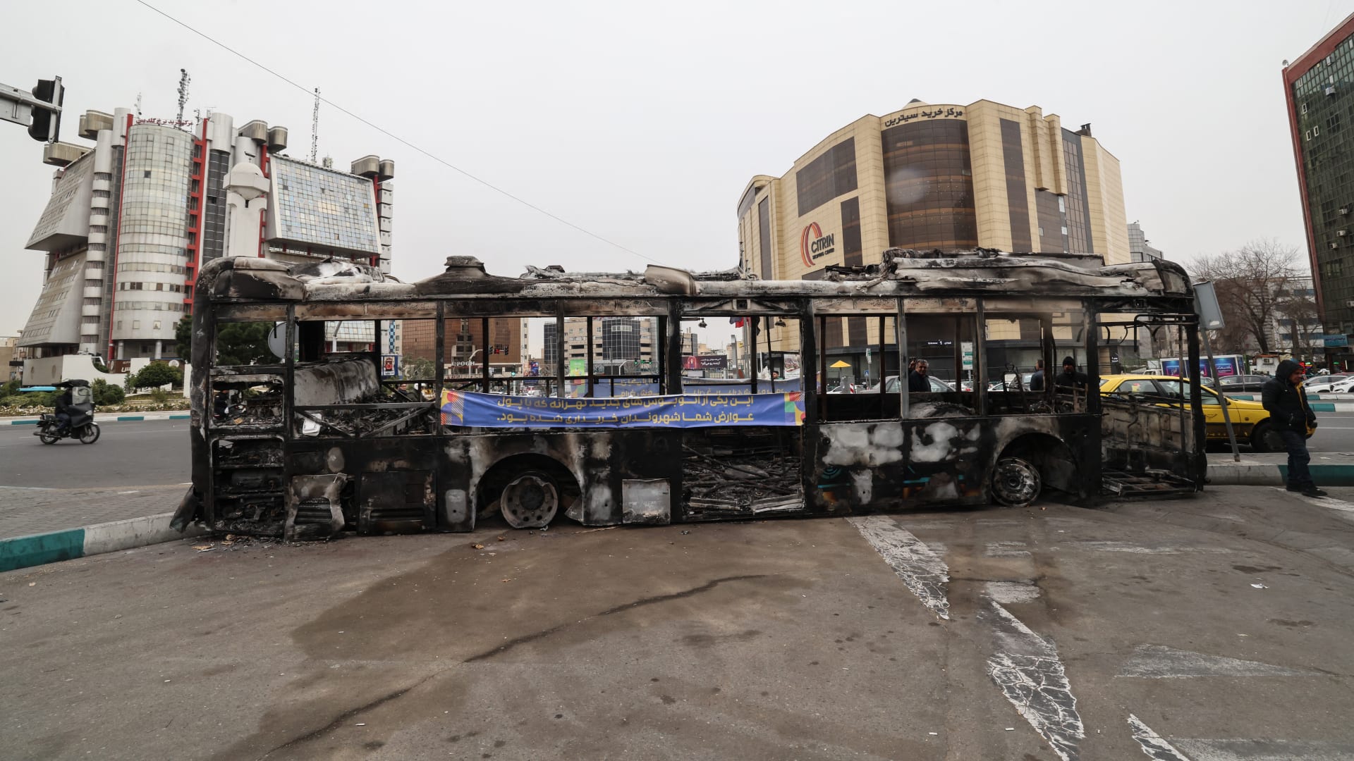 إيران تستشهد بتصريح نائب ترامب عن مواجهة المتظاهرين "العنيفين" في مينيابوليس لتبرير قمع الاحتجاجات