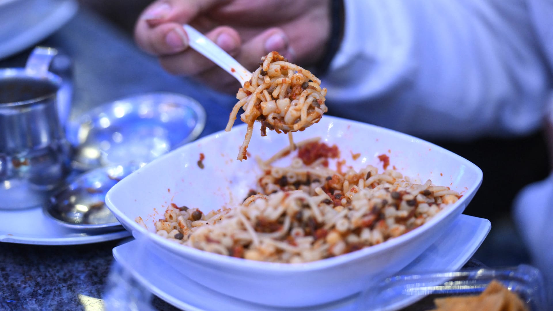 الكشري المصري.. كيف تحول من وجبة شعبية إلى تراث عالمي؟