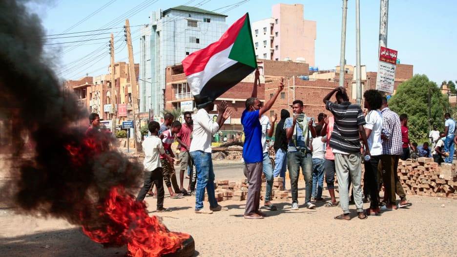 بعد الانقلاب العسكري.. وزيرة خارجية السودان توجه نداء للمجتمع الدولي