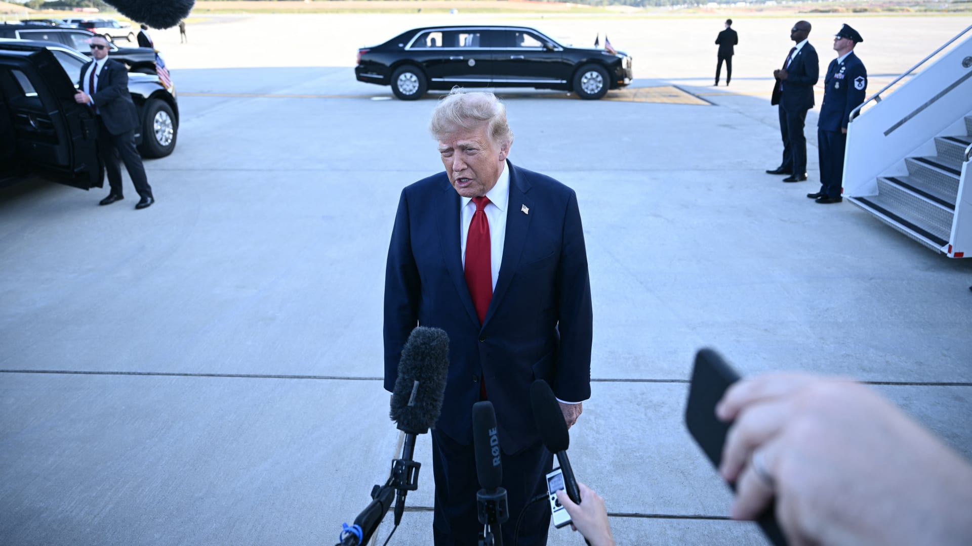 ترامب يرد على رفع CNN وMSNBC وPolitico دعوى قضائية ضد منعهم من دخول البيت الأبيض