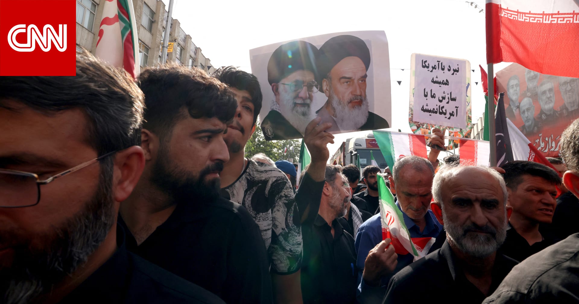 كان يُعتقد أنه قُتل.. ظهور قائد إيراني رفيع بمراسم التشييع في طهران