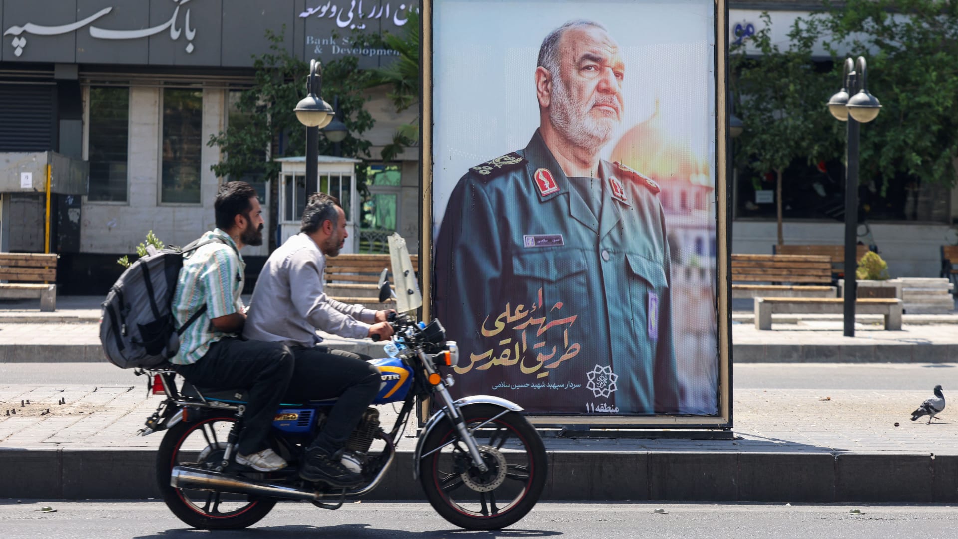 ماذا نرى داخل طهران والمزاج العام بالشارع؟.. مراسل CNN على الأرض يروي
