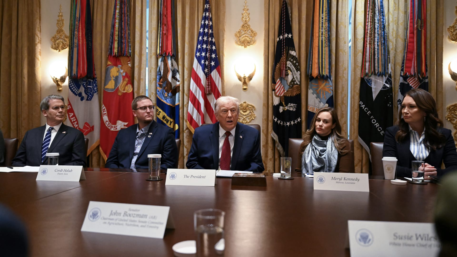 ترامب يحذر الدول التي "تغرق" الولايات المتحدة بالأرز "الرخيص"