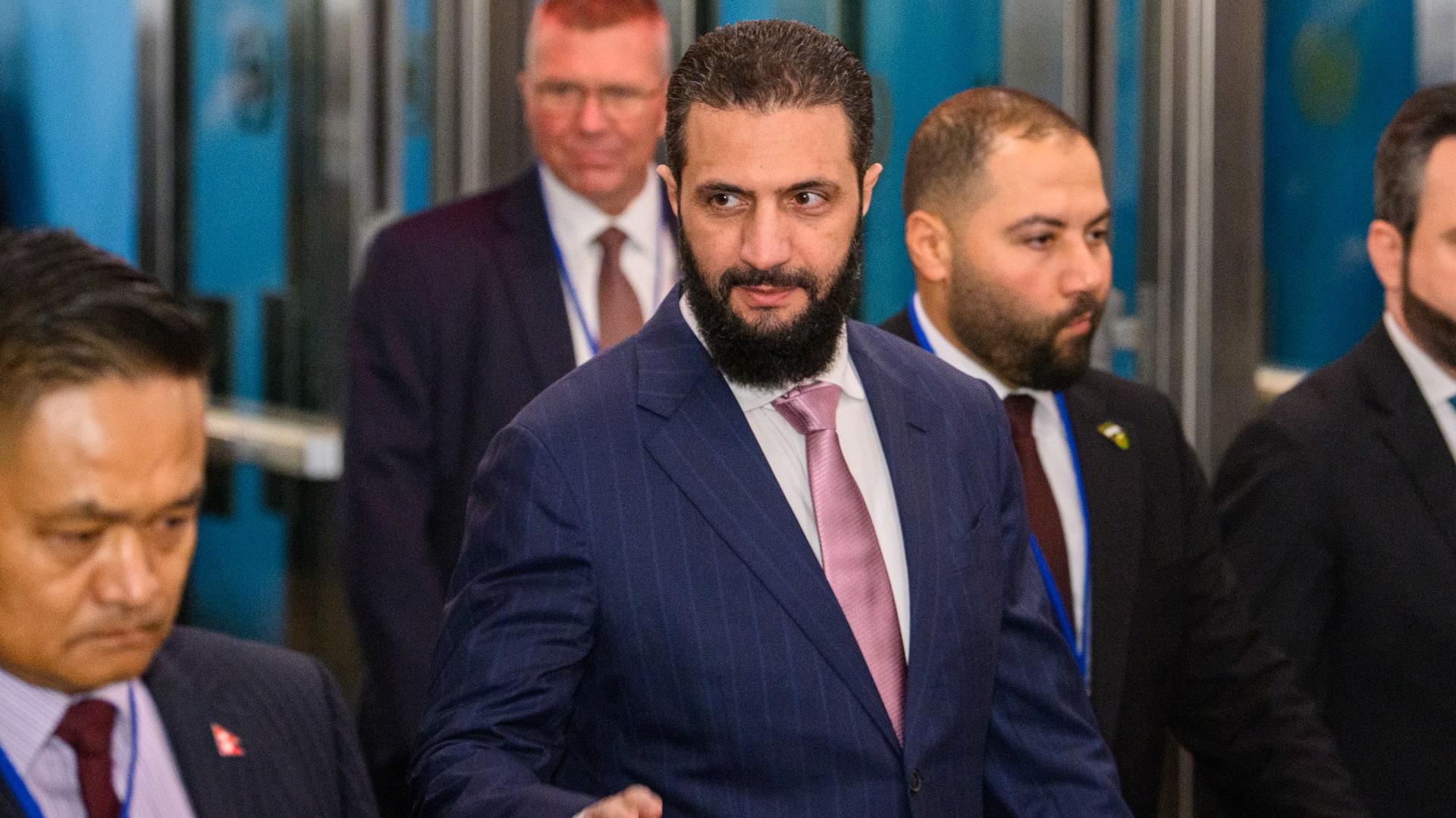 "لماذا لا تعطيهم نيوجرسي؟".. أحمد الشرع يتحدث عن مزحة مع ترامب بشأن الجولان