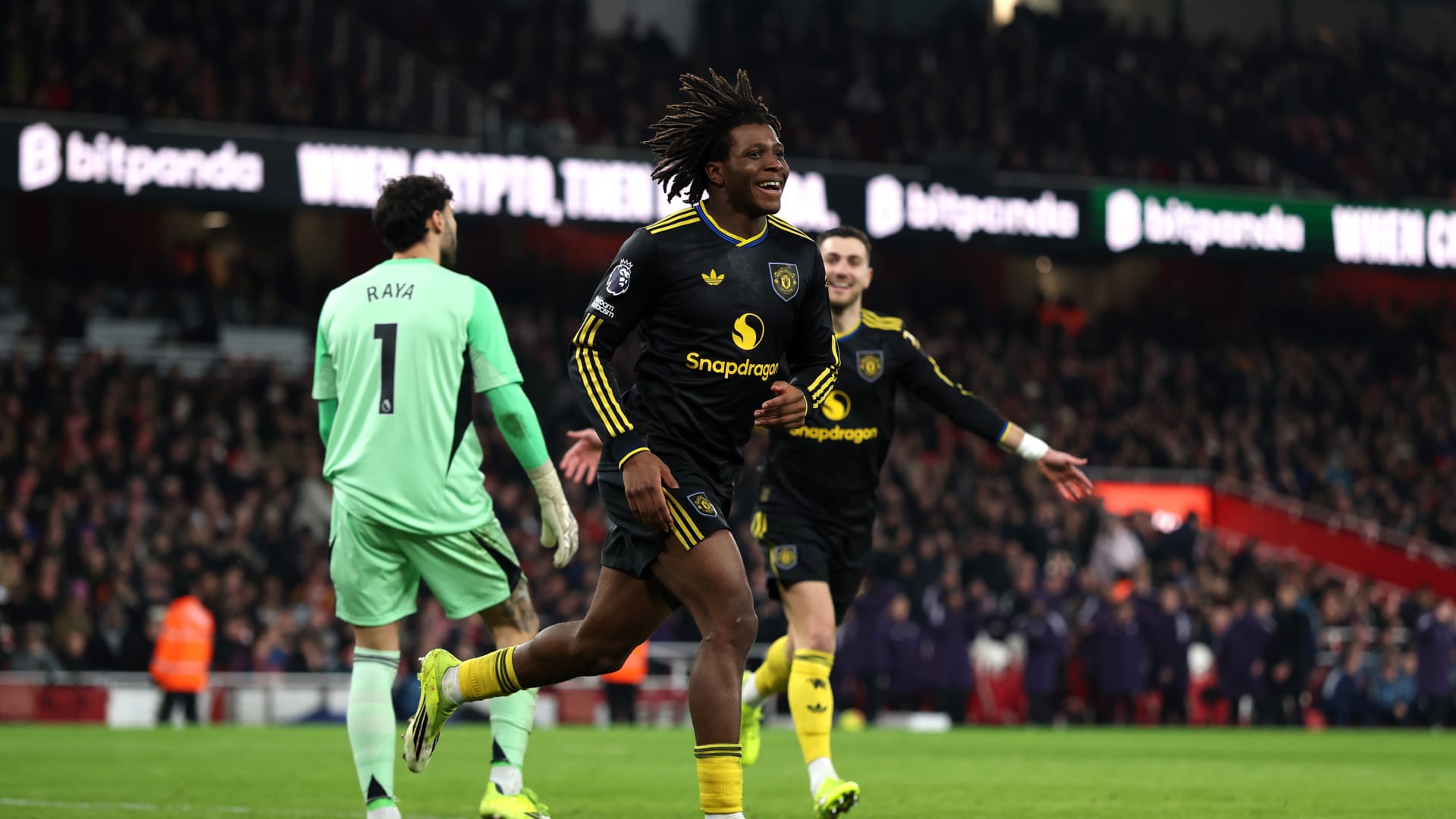 شهدت هدفاً مُذهلاً من دورغو.. مانشستر يونايتد يفوز على أرسنال في مباراة "درامية"