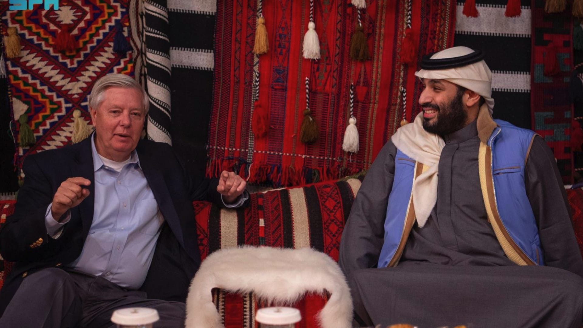 جاكيت ولي العهد السعودي في لقاء ليندسي غراهام يثير تفاعلا.. هكذا جاءت التعليقات