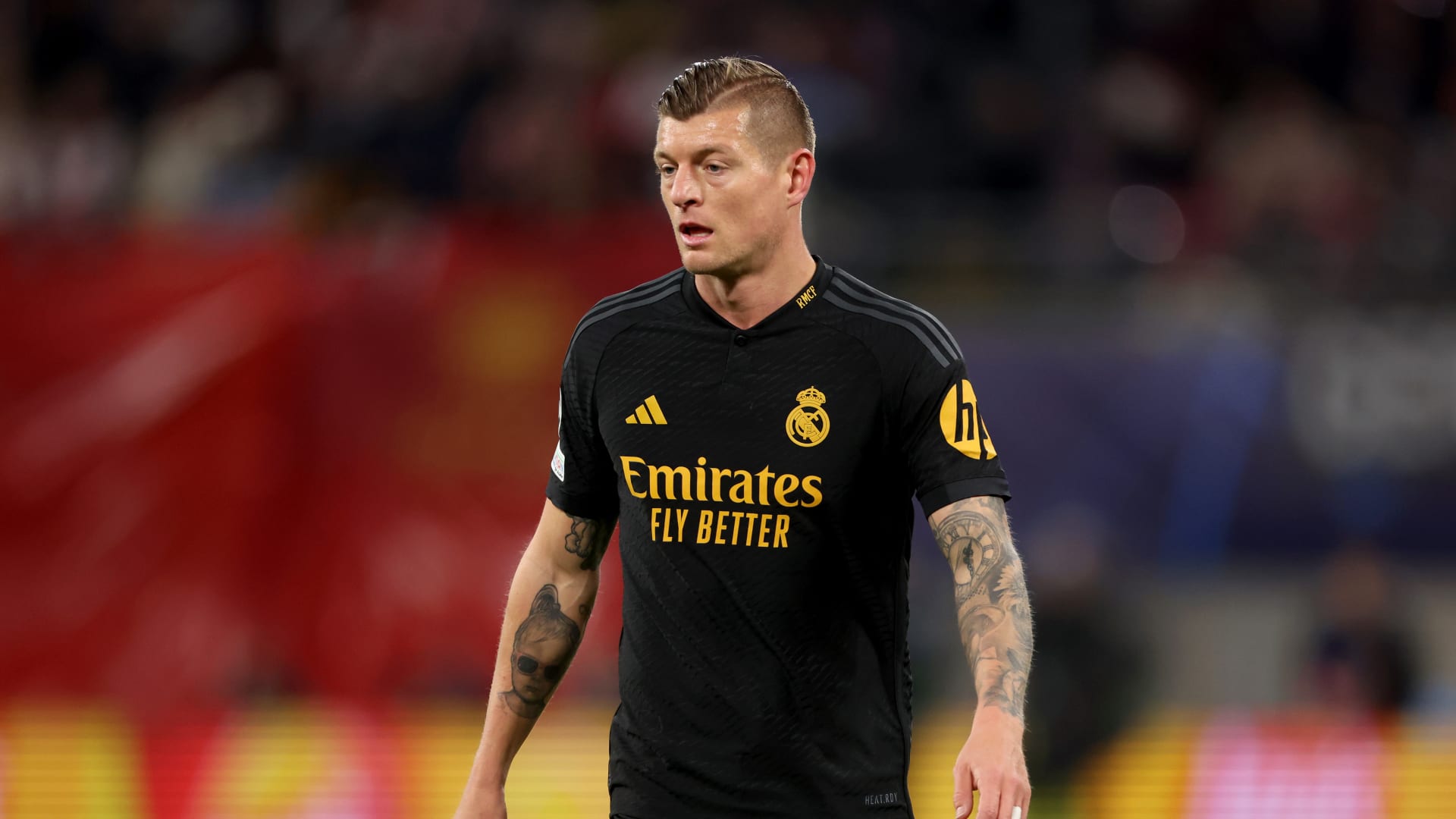 مدرب ريال مدريد يرفض نصيحة توني كروس بشأن مستقبله: "إنه ليس ابني"