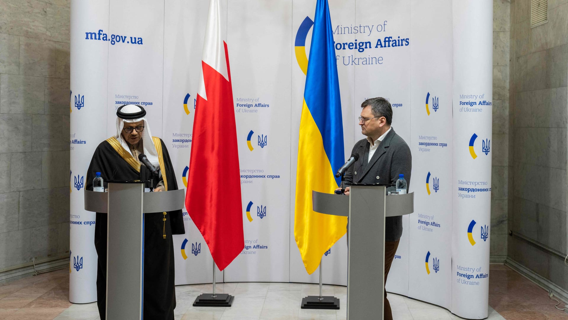وزير خارجية البحرين يلتقي زيلينسكي خلال زياته إلى أوكرانيا