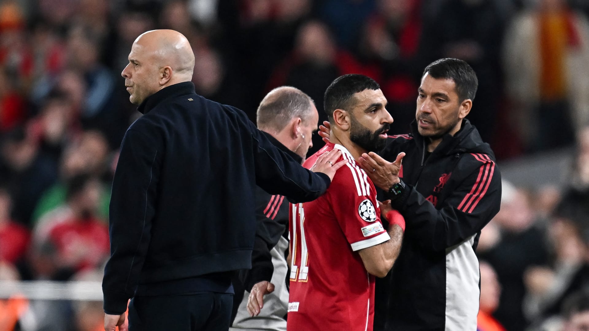 سلوت يوضح سبب عدم إشراك صلاح بشكل أساسي في مواجهة باريس سان جيرمان 