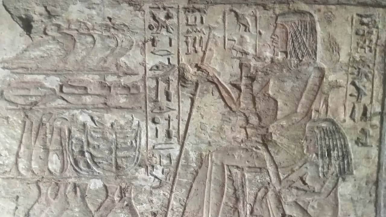 مصر تعلن اكتشاف 3 مقابر صخرية من عصر الدولة الحديثة بالجيزة