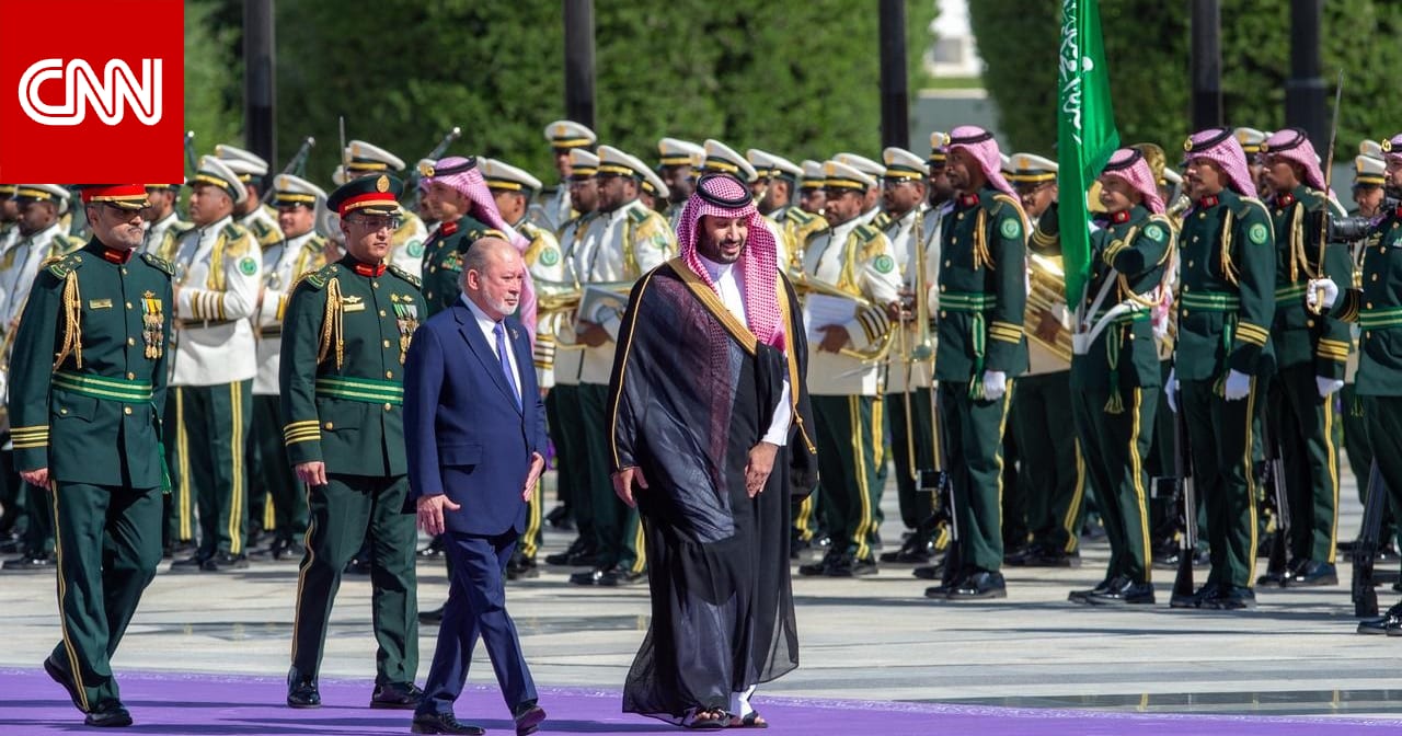 ولي العهد السعودي يجري مباحثات مع ملك ماليزيا في الرياض