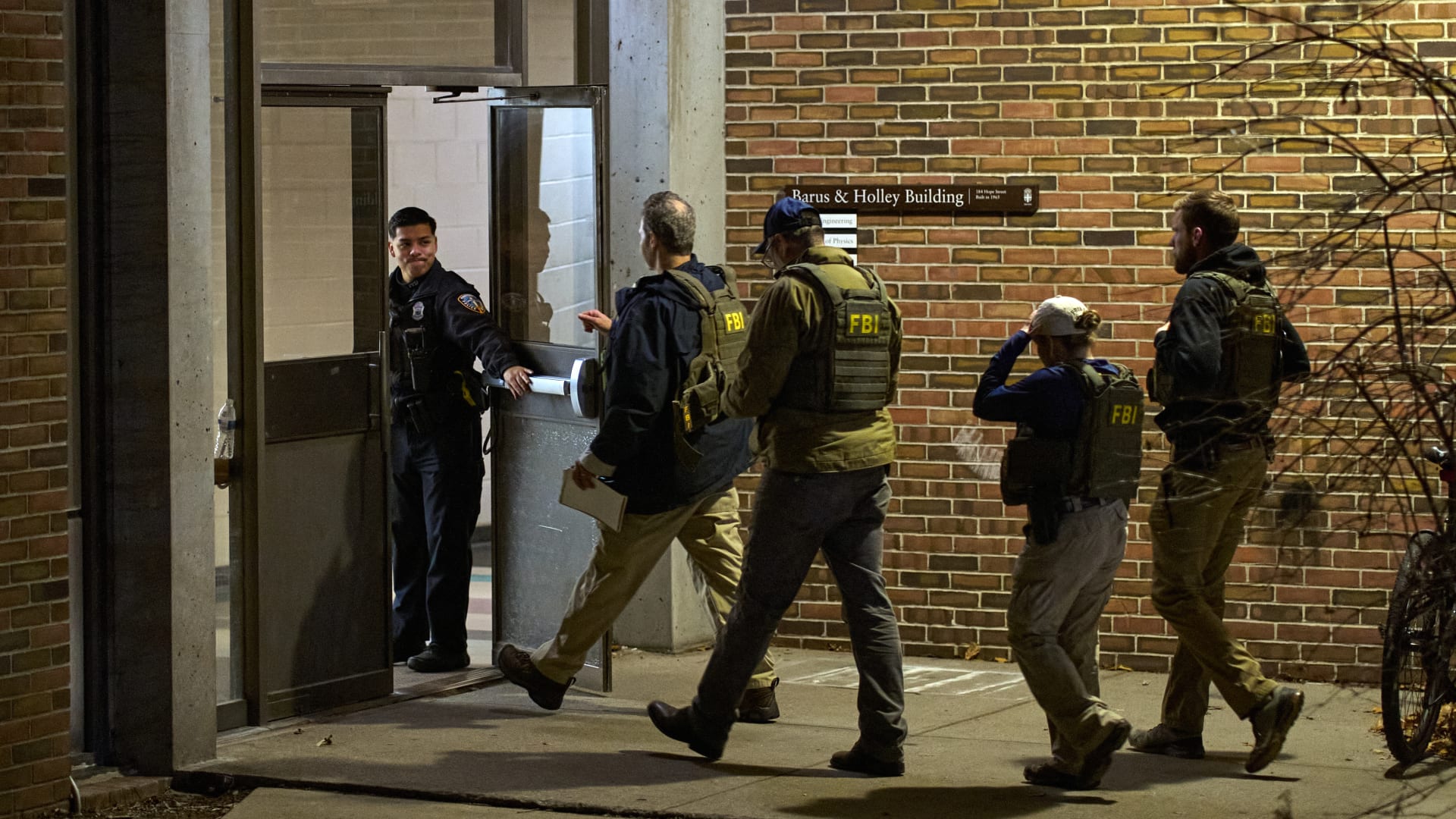 خريطة تحرك المسلح وأين الموقع المختار لتنفيذ إطلاق النار بجامعة براون الأمريكية