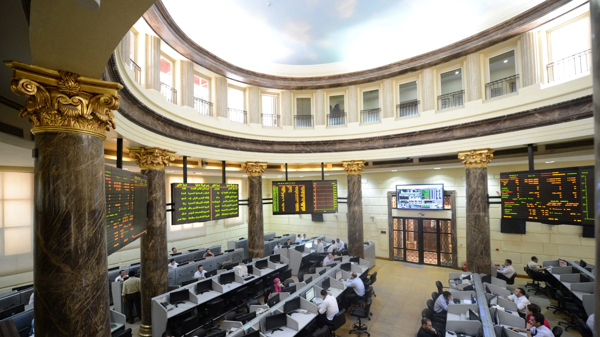 مصر.. تباين أداء البورصة مع اقترابها من مستويات تاريخية