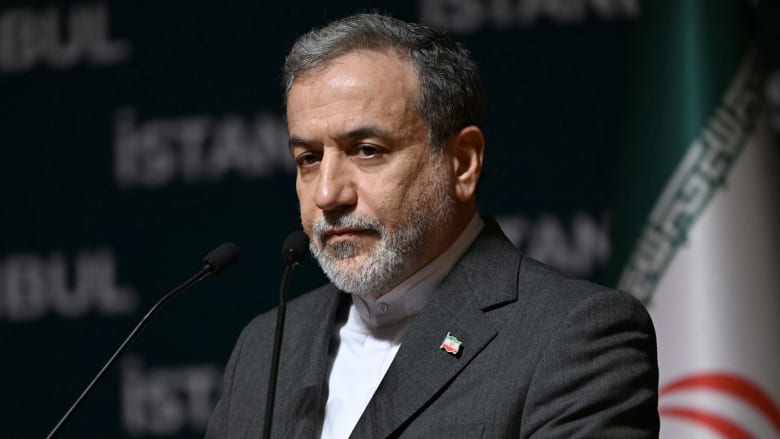 تدوينة لوزير خارجية إيران عن دول الجوار خلال توجهه لباكستان..ماذا قال؟