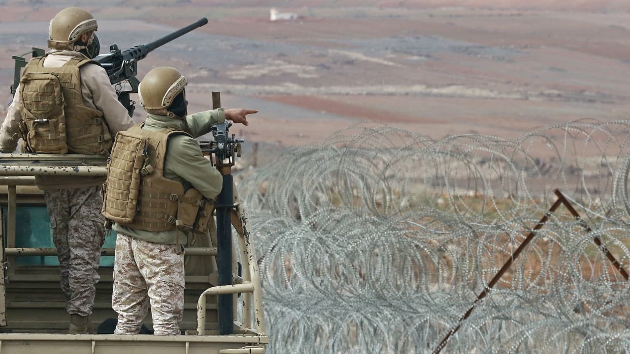 الأردن: اشتباكات مسلحة مع مجموعة كبيرة من المهربين على الحدود مع سوريا