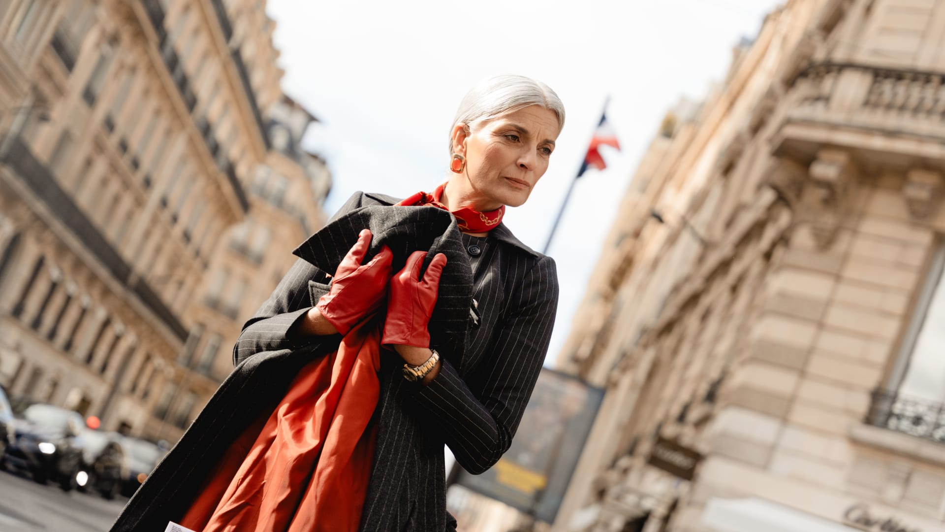 عارضة أزياء فرنسية خمسينية تروي لـ CNN كيف كسرت معاييرالموضة والجمال