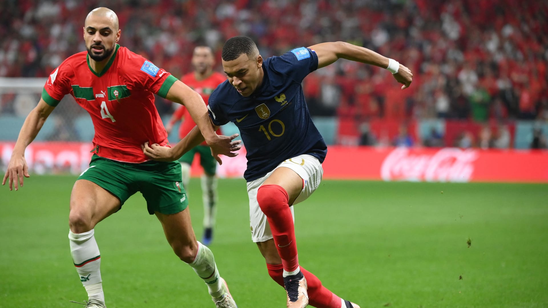 سفيان أمرابط خلال مباراة المغرب و فرنسا 