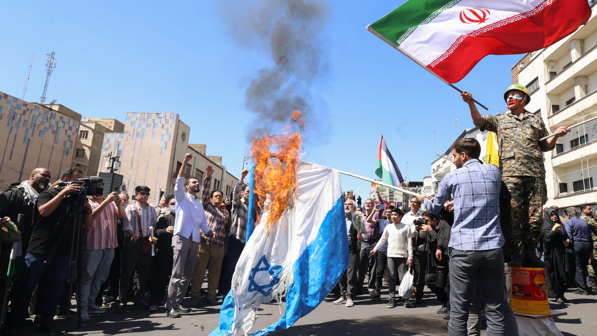 بعد شنها هجوما واسعا.. إيران تهدد إسرائيل بضربة أخرى إذا ردت