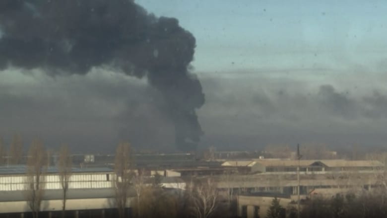 شاهد الدخان يتصاعد من مطار عسكري أوكراني