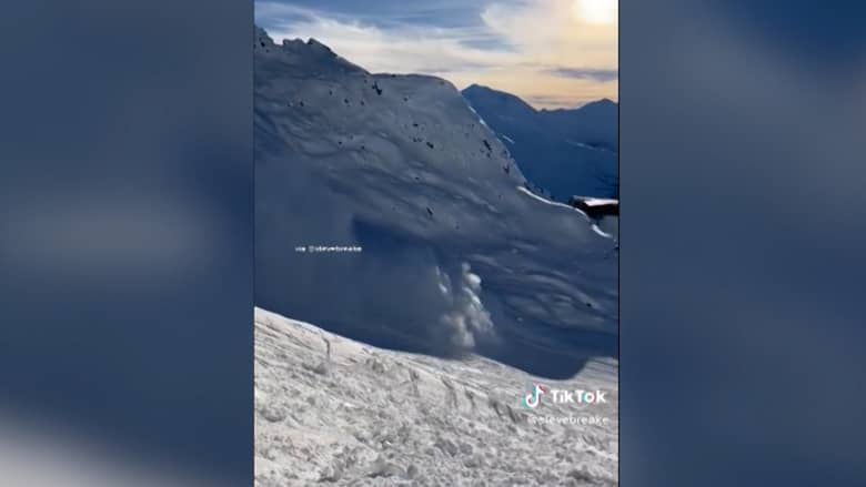 كاميرا ترصد لحظات مخيفة لانهيار ثلجي "يدفن متزلجين" في النمسا