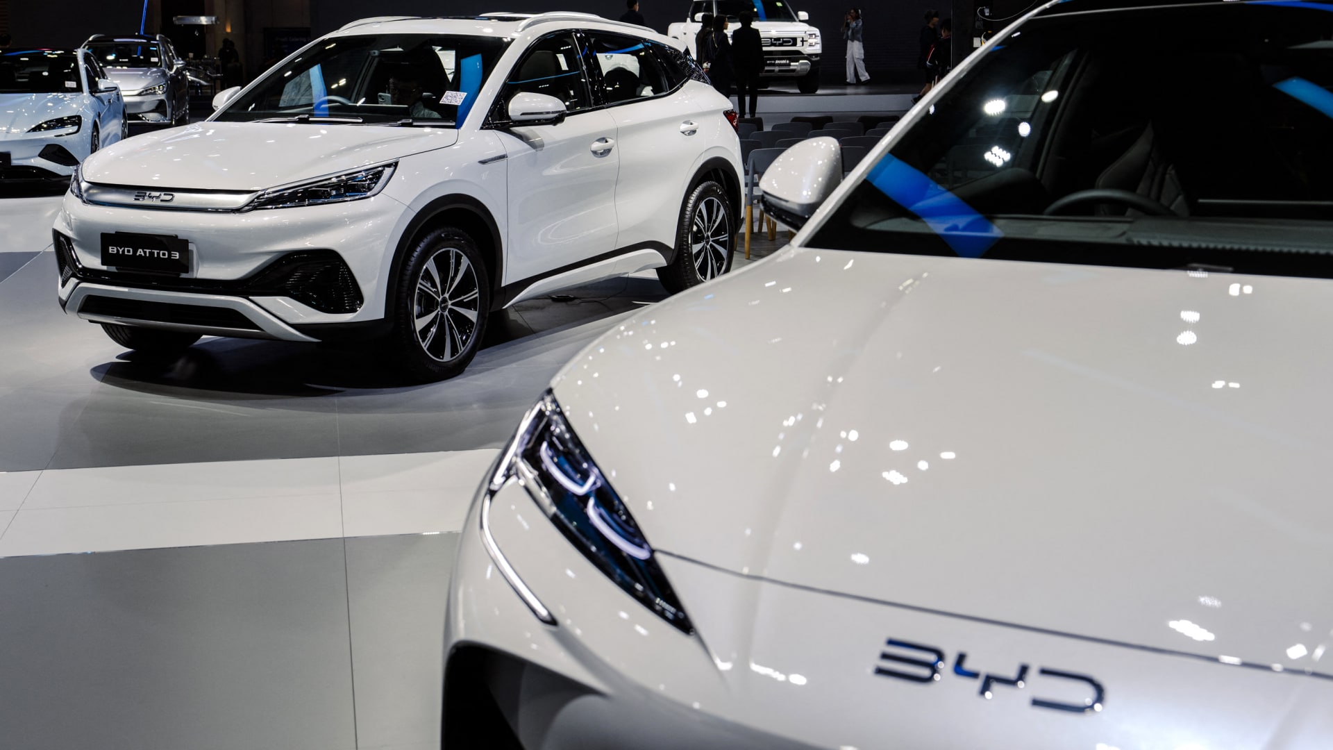 أرقام المسجل: BYD تطيح عمل السيارات الكهربائية تسلا - CNN عربي