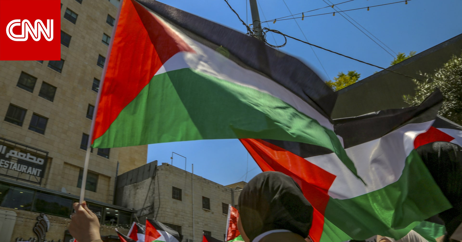 وصول بعض السجناء الفلسطينيين المُفرج عنهم إلى الضفة الغربية وغزة