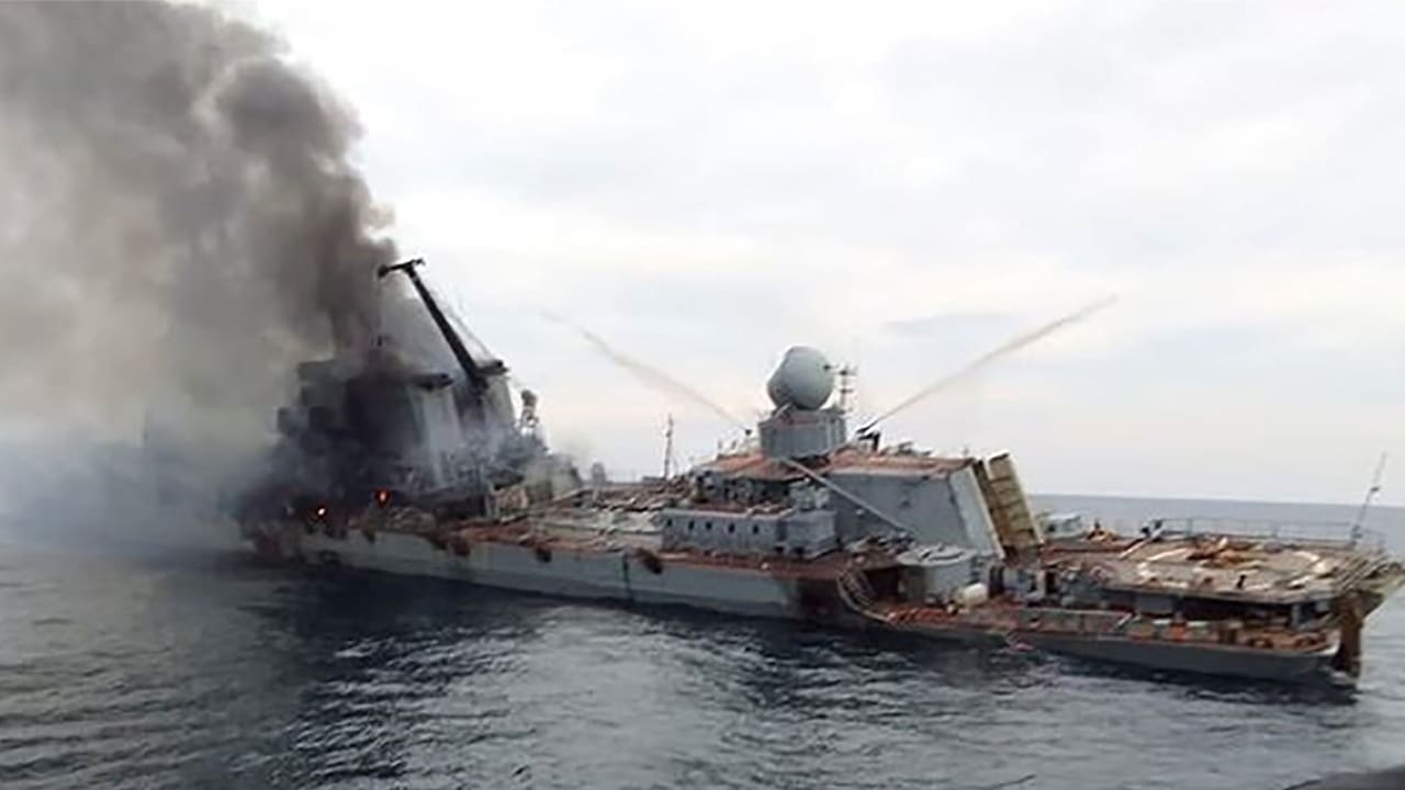 صورة لسفينة حربية  