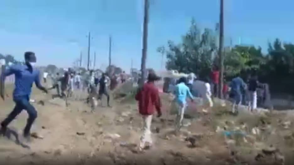شاهد كيف واجه الأمن السوداني متظاهرين رافضين للإنقلاب