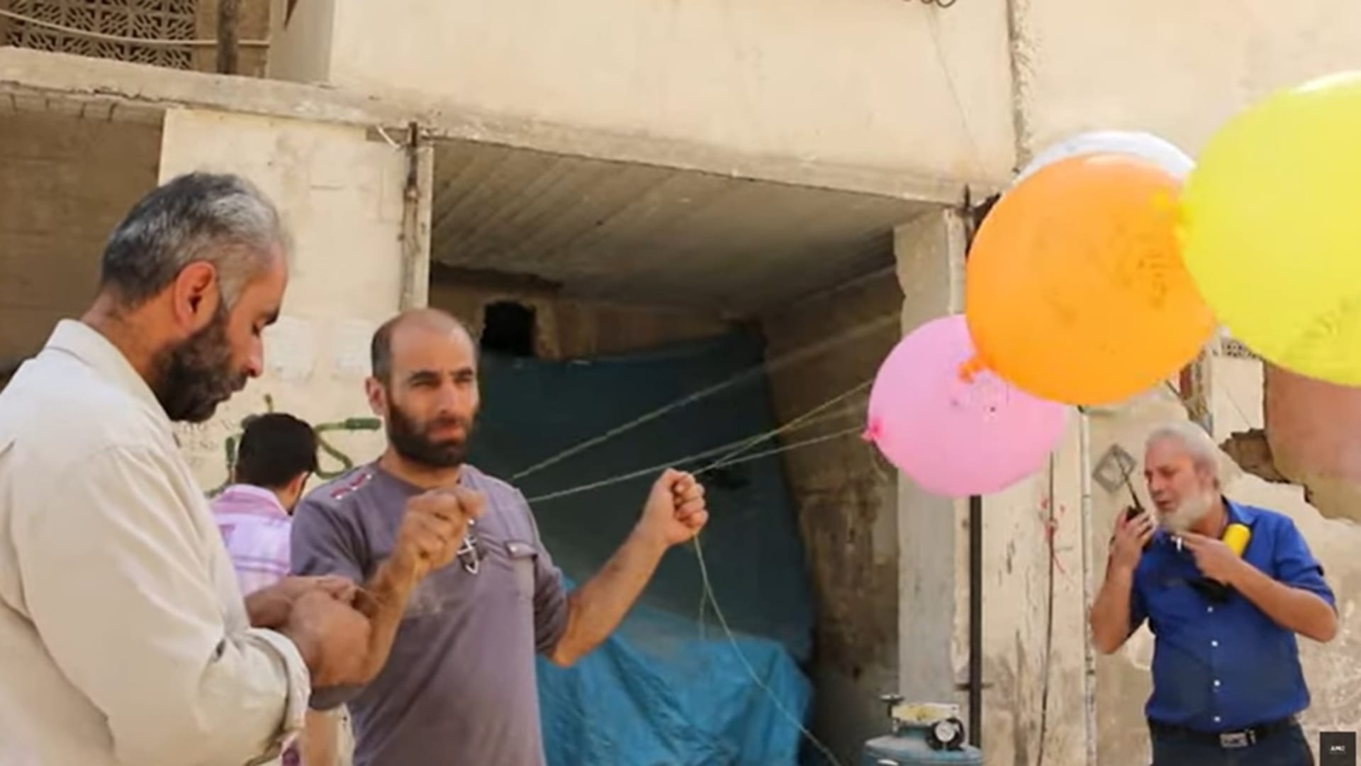 فيديو متداول لـ"بالونات غازية" في سوريا لصد الطائرات الإسرائيلية.. هذه حقيقته